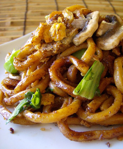 Shanghai Stir-fried Noodles with Chicken 